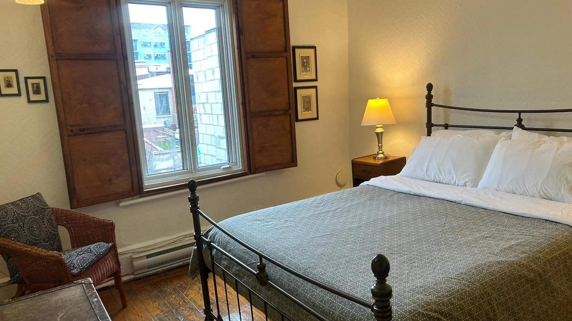 ***  A L'Adresse Du Centre-Ville Bed & Breakfast Montreal Canada